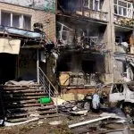 Російські війська вдарили по багатоповерхівці у Павлограді