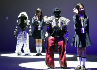 У Південній Кореї відкрився перший у світі робототематичний парк Galaxy Robot Park Гуманоїдні роботи танцюють у Galaxy Robot Park в Сеулі