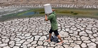 UN predicts record high temperatures in the world by 2030 Global temperature anomalies on a map of the world, showing the rise in average temperatures due to climate change.