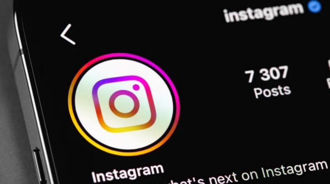 Screenshot_1 Smartphone screen with open Instagram and paid Stories features