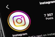 Meta запускає платні підписки для Instagram, Facebook і WhatsApp Екран смартфона з відкритим Instagram і платними функціями Stories