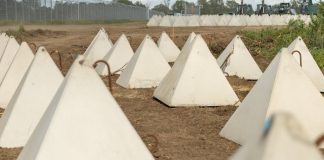 Latvia is preparing a large-scale defence of the border with Russia Dragon's Teeth anti-mobile barriers on the Latvian-Russian border during installation in 2026.