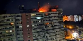 Пожежа на даху багатоповерхівки в місті Галац після падіння російського дрона.