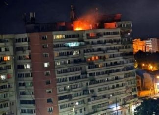В Румунії російський дрон впав на житловий будинок Пожежа на даху багатоповерхівки в місті Галац після падіння російського дрона.