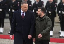 Президент Польщі ініціює позбавлення Зеленського ордена Білого Орла Президент Польщі Кароль Навроцький та президент України Володимир Зеленський