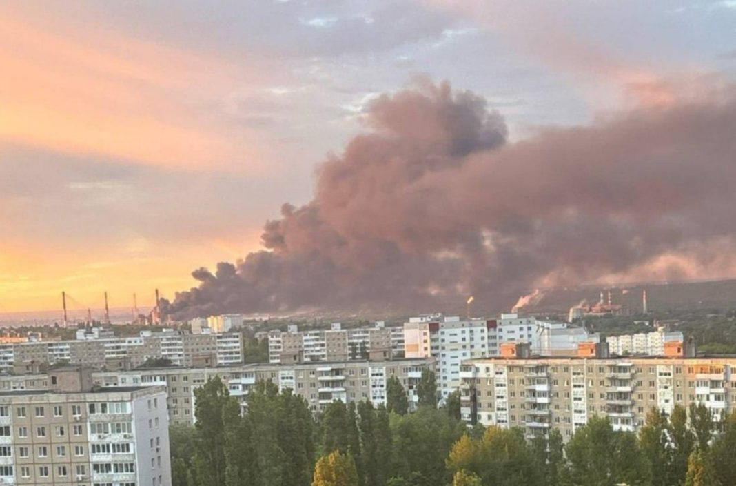 Fire at an oil refinery in Saratov after a drone attack with thick black smoke in the background.