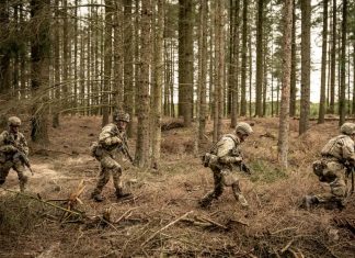 Denmark restores mobilisation capacity of up to 180,000 soldiers Danish soldiers in uniform and with weapons at an exercise.