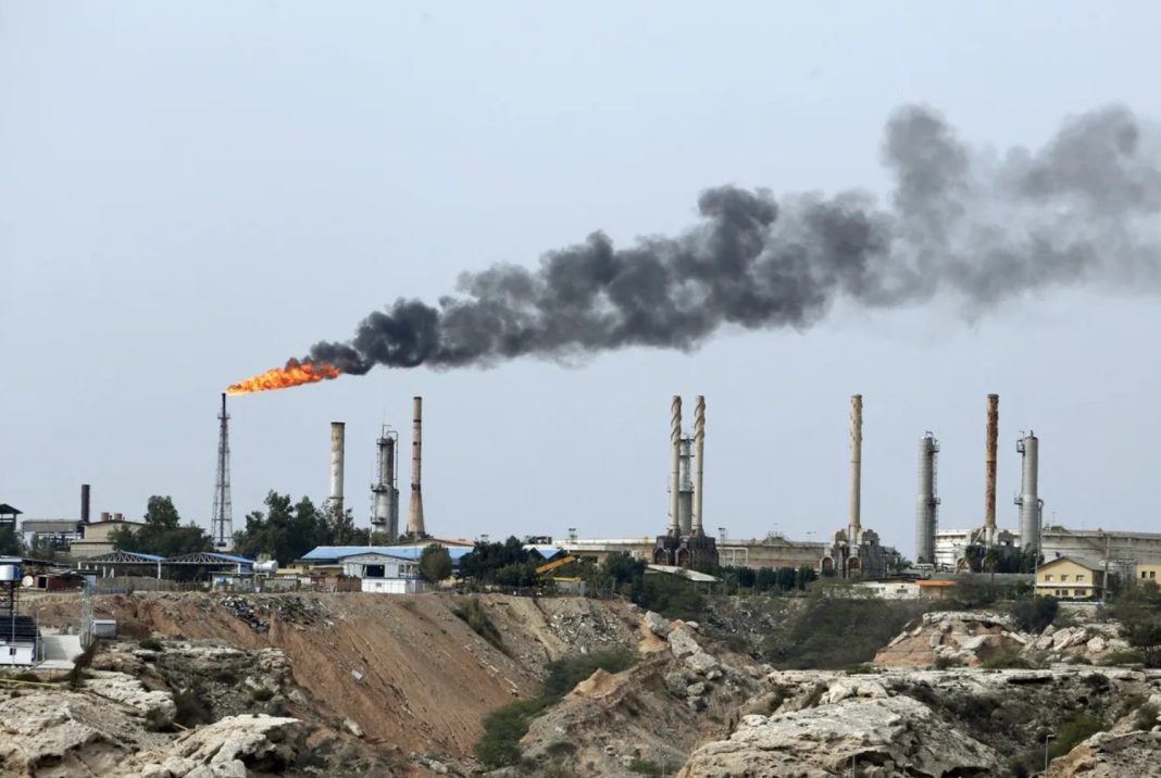Iran halts oil exports from Khark Island