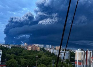 Дрони атакували один із найбільших НПЗ Росії Атака дронів на Рязанський НПЗ, пожежа