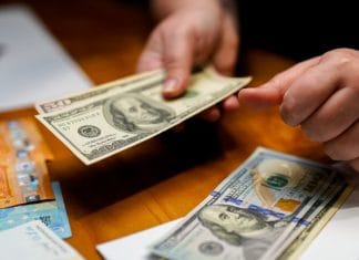 Долар і євро здивують: що буде з курсом в Україні Курс долара та євро в Україні