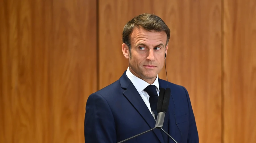 dbb949a7f79db2e981c0905980fc163f Emmanuel Macron has a conversation with Lukashenko