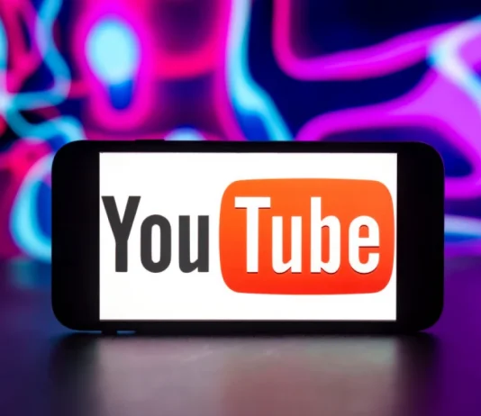 YouTube запускає автоматичне маркування відео з AI Інтерфейс YouTube з позначкою відео, створеного за допомогою штучного інтелекту.