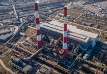 Більшість киян вважають уряд відповідальним за енергостійкість Київська теплоелектроцентраль на тлі міського пейзажу.