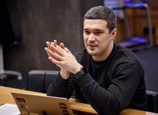 Нові підходи до мобілізації: мотивація замість примусу Міністр оборони Михайло Федоров під час зустрічі обговорює зміни в мобілізації та зарплати піхотинців.