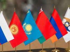 Лідери ЄАЕС наполягають на референдумі у Вірменії щодо вступу в ЄС Прапори країн ЄАЕС