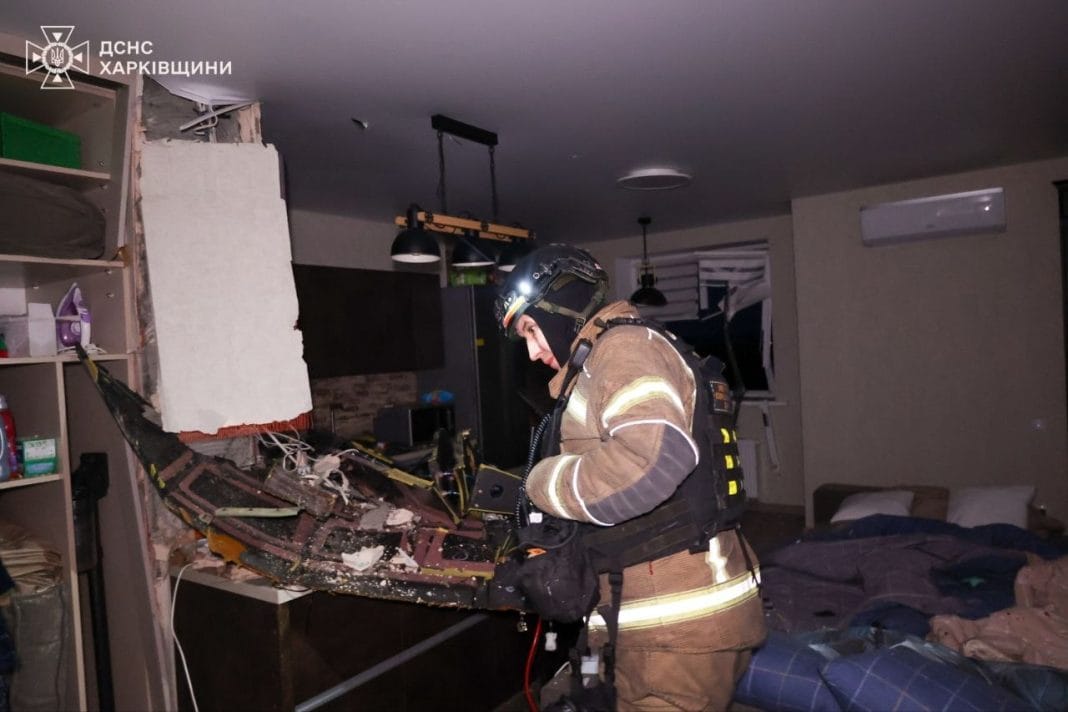 Наслідки атаки дрону по багатоповерхівці у Харкові