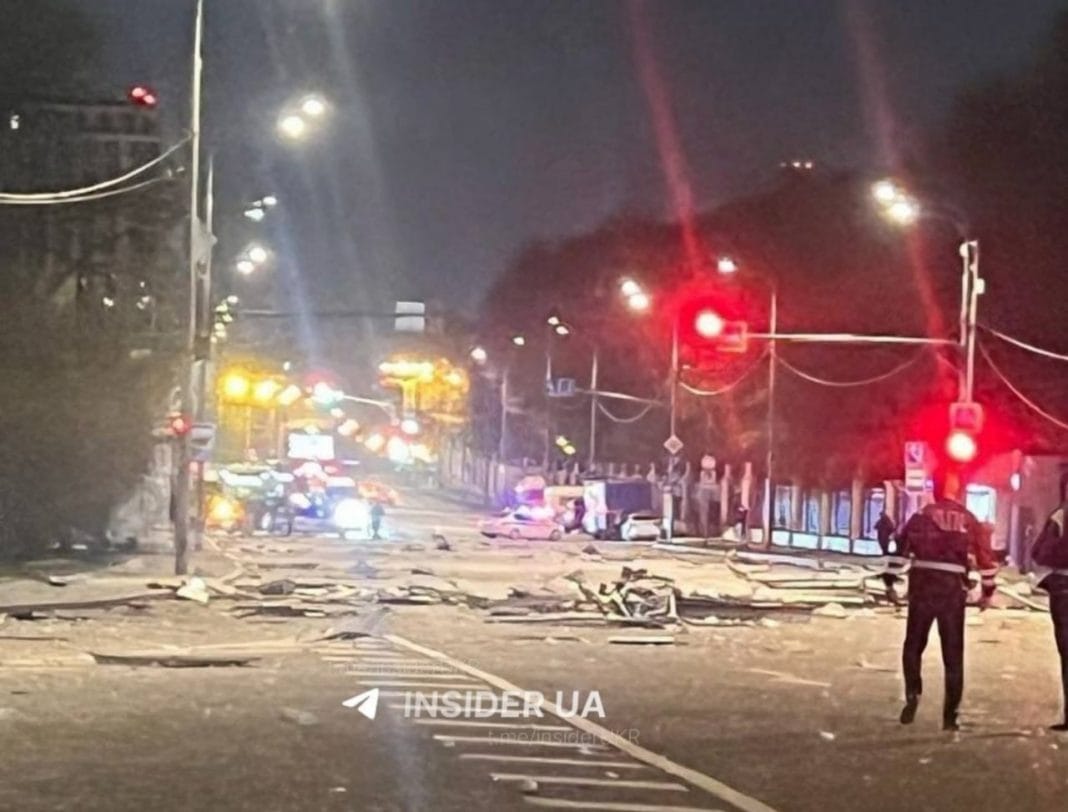 Дрон врізався в багатоповерхівку Москви