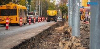 Мігранти з Індії працюють на будівництві