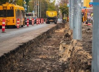 Мігранти з Індії працюють на будівництві