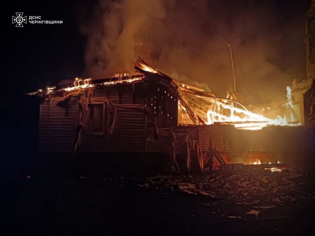 Пожежа після обстрілу Чернігівщини