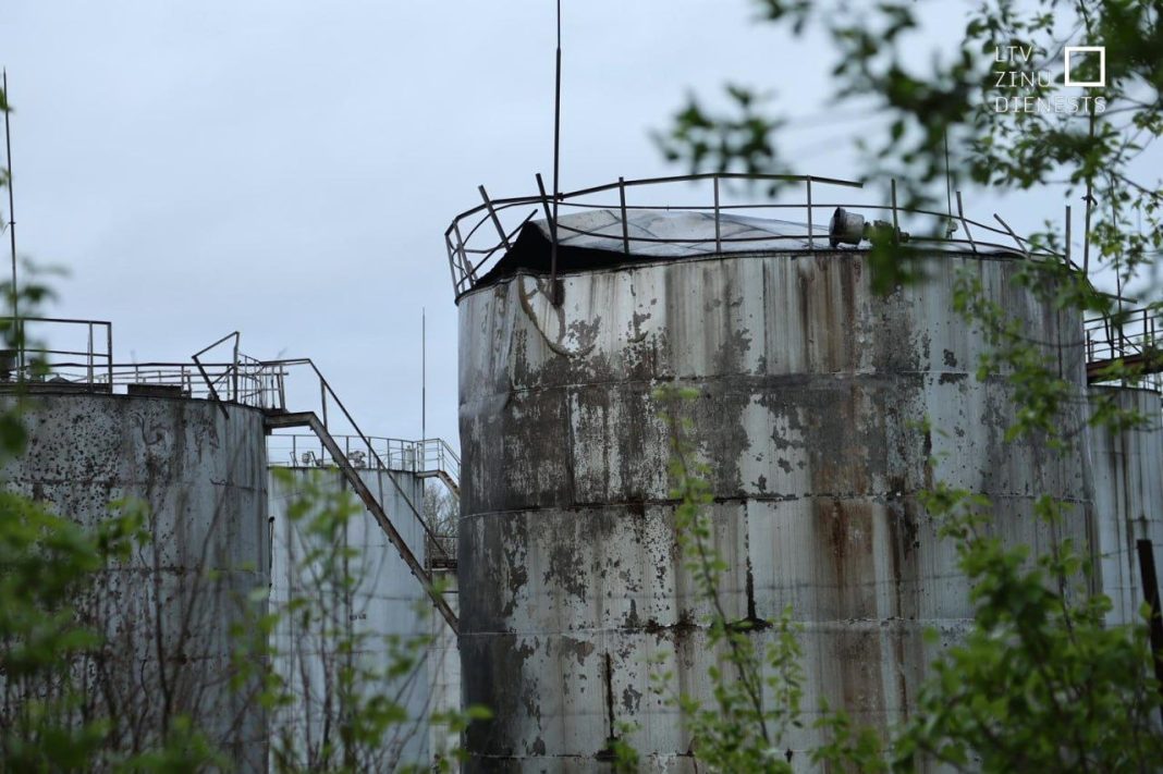 Дрон врізався у резервуар у Латвії