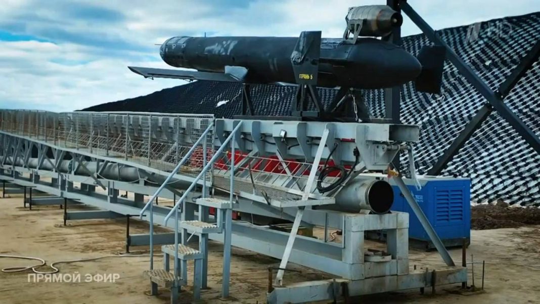 Ракета-дрон «Герань-5» та 80-метрова пускова установка РФ