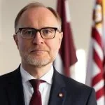 Російський РЕБ і падіння дронів: у Латвії гучна відставка міністра