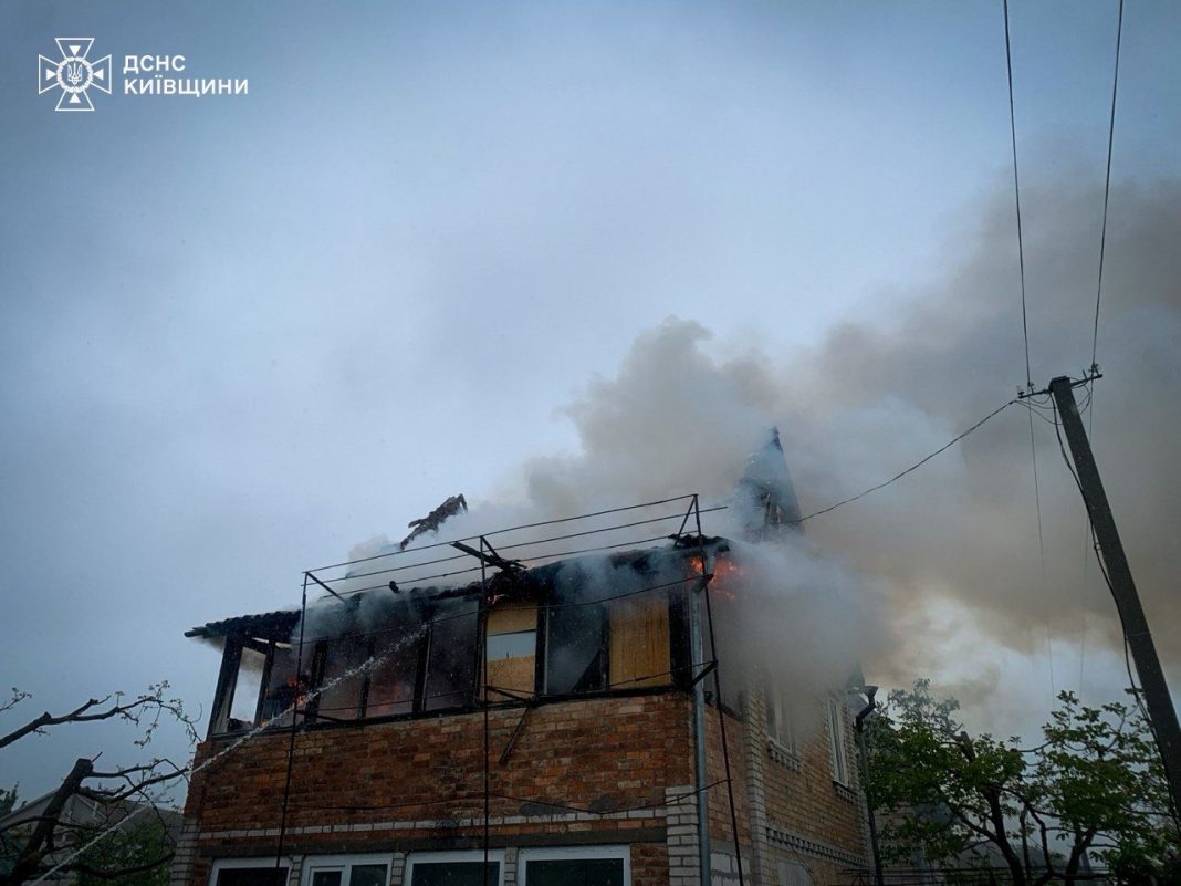 Пожежа після атаки БпЛА на Київщині