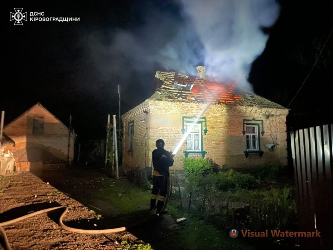 photo_2026-05-18_07-17-15 Пожежа після атаки БПЛА у Кропивницькому районі
