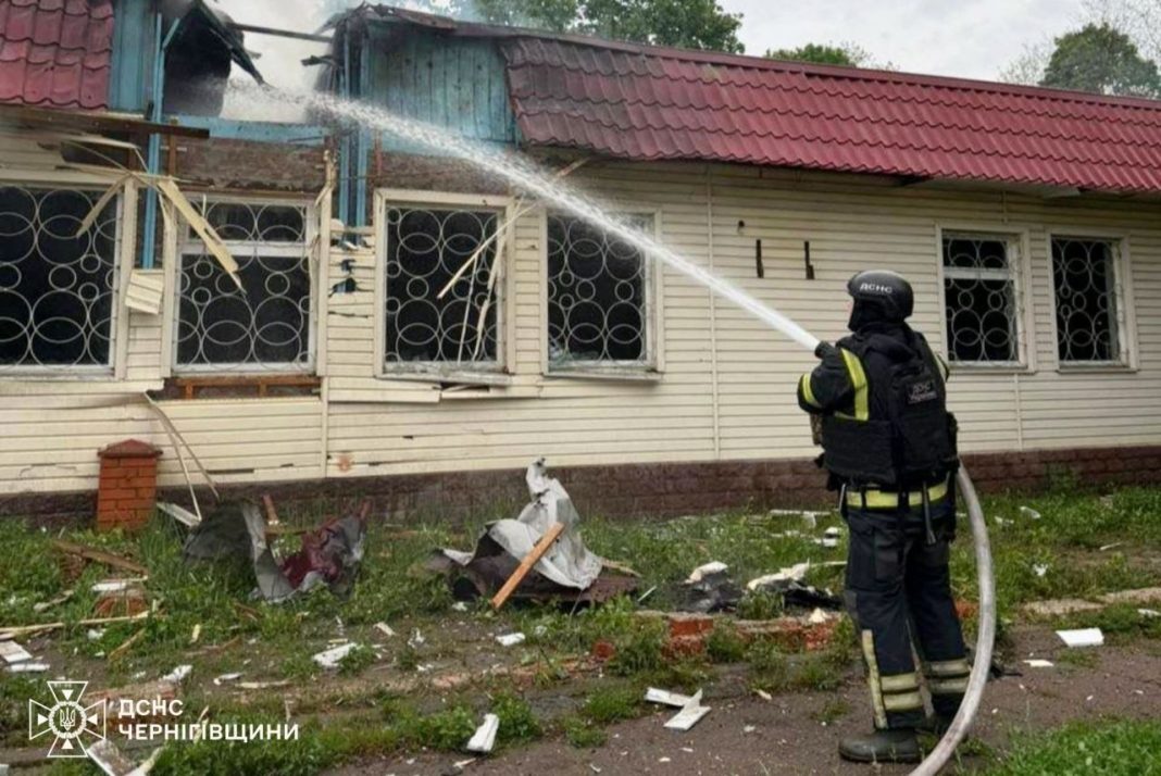 ДСНС ліквідовує наслідки обстрілів Чернігівщини