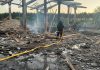 Рятувальники ліквідовують пожежу після атаки російських дронів у Шосткинському районі Сумщини