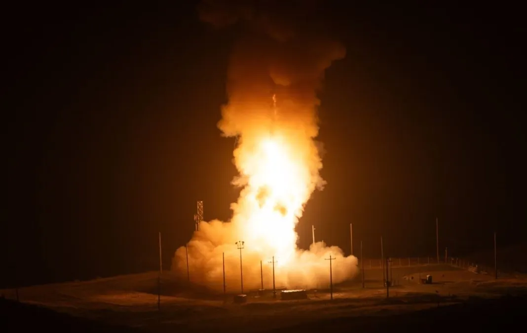 Запуск ракети Minuteman III на тлі навчань РФ