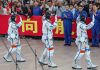 Китай готує висадку на Місяць: стартувала місія Shenzhou-23 Астронавти місії Shenzhou-23 перед стартом у Китаї