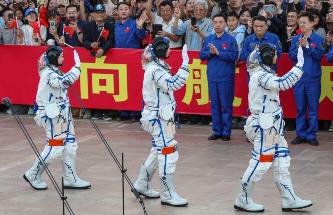 photo_2026-05-24-54-55 Astronauts of the Shenzhou-23 mission before launch in China