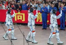 Китай готує висадку на Місяць: стартувала місія Shenzhou-23 Астронавти місії Shenzhou-23 перед стартом у Китаї
