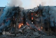 Пожежа у житловому будинку Києва після обстрілу