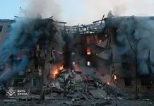 Пекельна ніч у Києві: вибухи, пожежі та руйнування по місту Пожежа у житловому будинку Києва після обстрілу