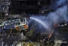 Російський БпЛА атакував Черкаси: травмовані 11 людей Пожежа в житловій багатоповерхівці Черкас після атаки БпЛА