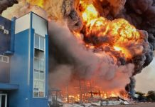 Рятувальники ліквідовують наслідки атаки на Київщині