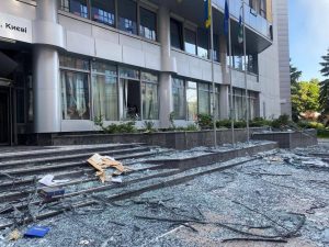 пошкоджена будівля Головного управління Державної податкової служби