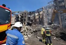 Пошкоджені житлові будинки у Києві після нічної атаки