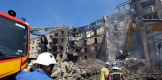 Понад 100 поранених після масштабної атаки РФ Пошкоджені житлові будинки у Києві після нічної атаки