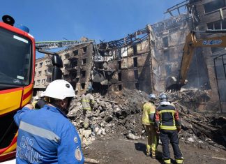 Понад 100 поранених після масштабної атаки РФ Пошкоджені житлові будинки у Києві після нічної атаки