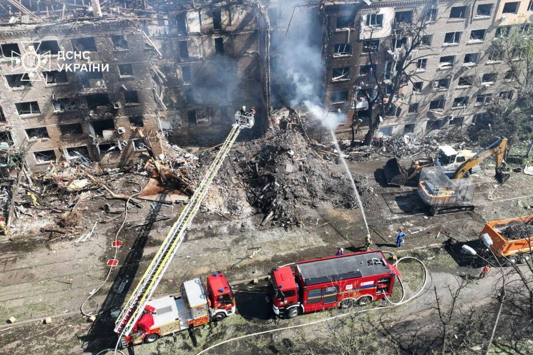 photo_2026-05-25_09-47-15 Rescuers work at the site of destruction after a rocket attack in Kyiv