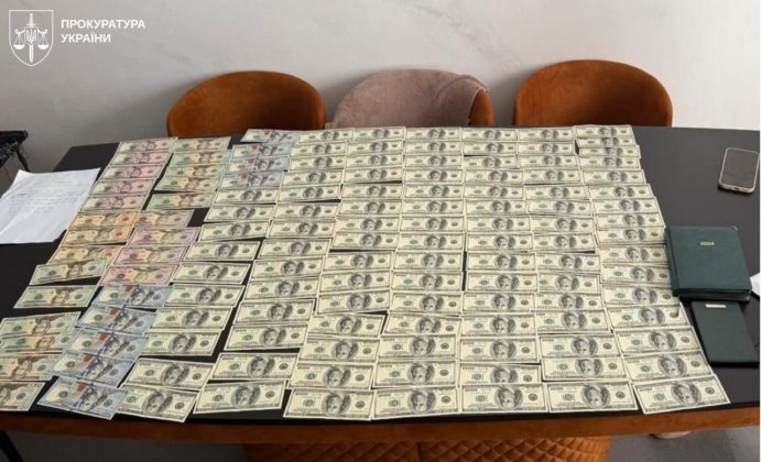 вилучена готівка під час обшуку