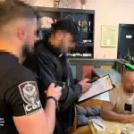 Двоє посадовців БЕБ затримані за корупцію