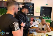 Двоє посадовців БЕБ затримані за корупцію Затримання посадовців Бюро економічної безпеки під час спецоперації правоохоронців