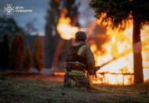 Massive Russian attack on Sumy region causes destruction and fires Firefighters eliminate the consequences of shelling in Shostka, Sumy region