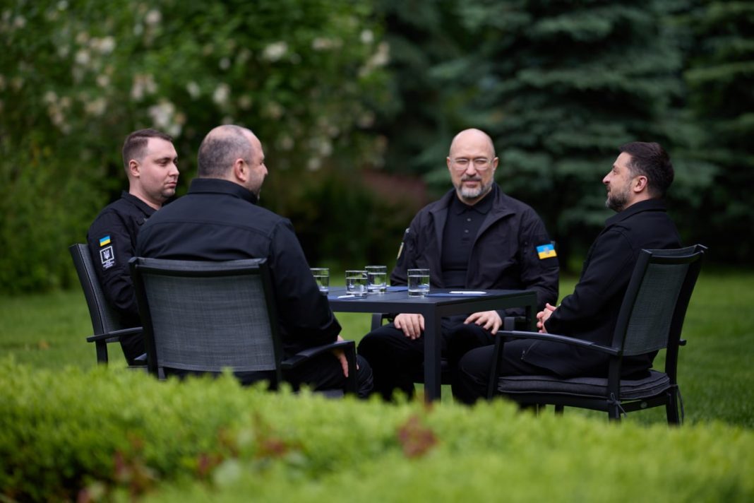 Володимир Зеленський під час наради з питань дипломатії та підтримки України