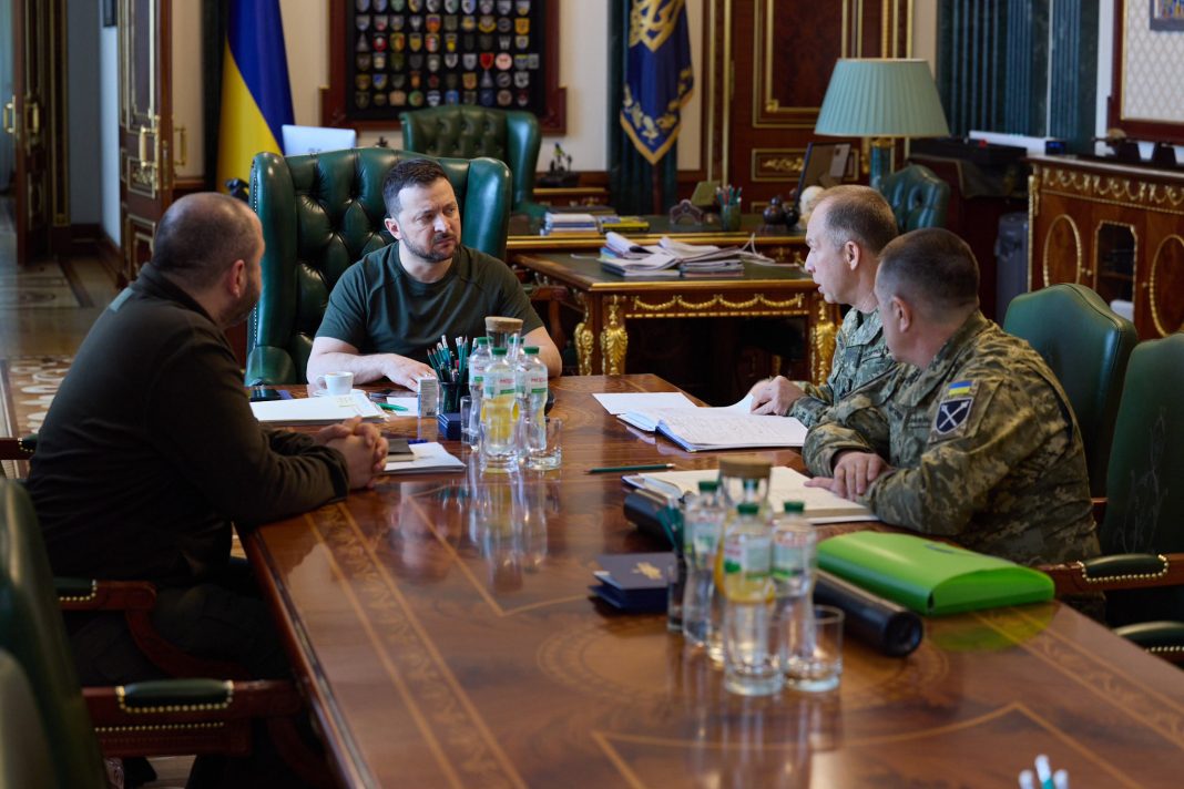zelenskyj-narady-vijskovyh Володимир Зеленський під час виступу з важливими заявами щодо мобілізації в Росії.